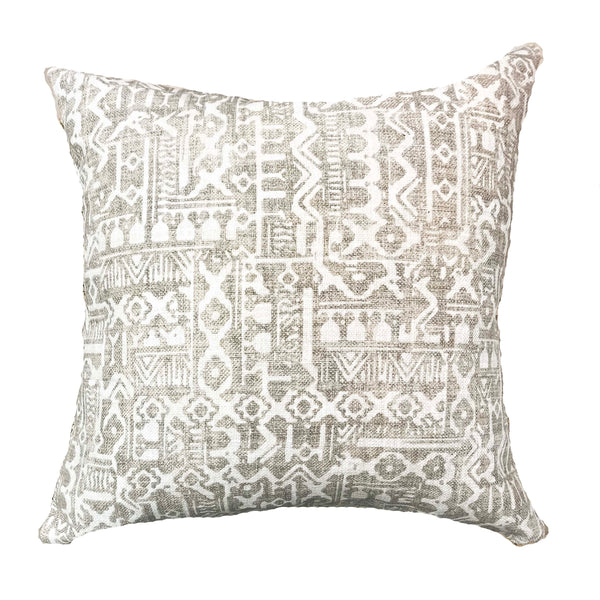 Neutral pillows with a elevated look - LOGAN - Studio Pillows