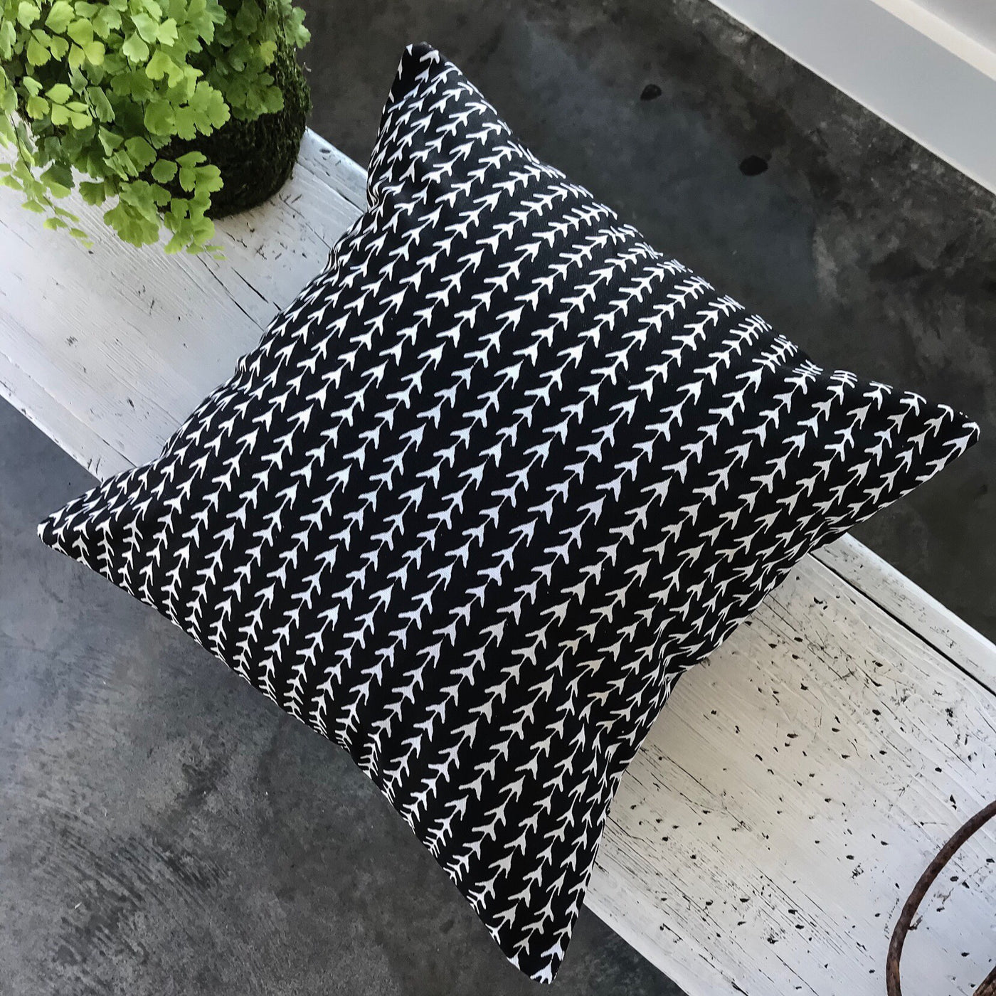 Stylish black pillows - NOAH - Studio Pillows